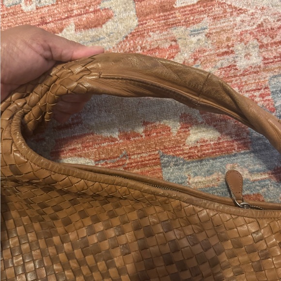 Bottega Veneta Tan Woven Shoulder Bag - Picture 3 of 8